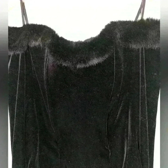 dressbarn collection Faux Fur Neckline Off Shoulder Black Velvet Long Sleeve Top - Picture 4 of 16